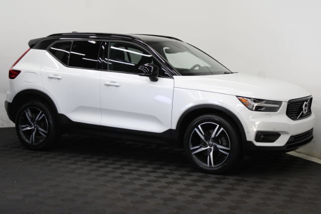 Used 2019 Volvo XC40 T4 R-Design FWD image 3