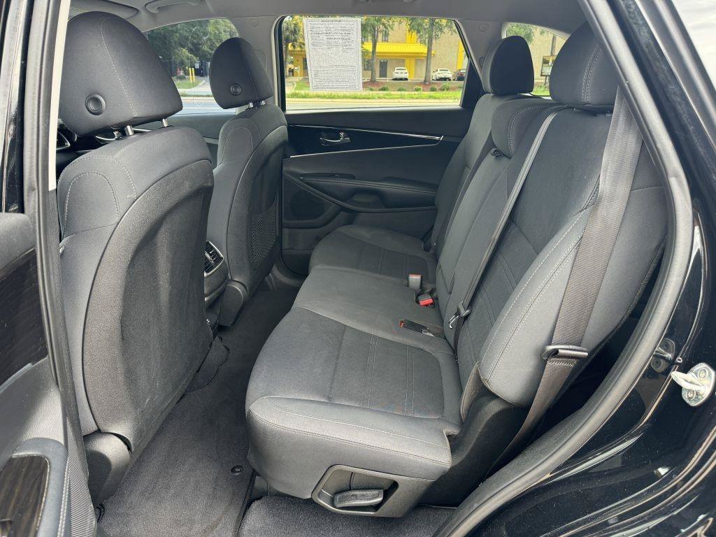 Used 2019 Kia Sorento L FWD image 12
