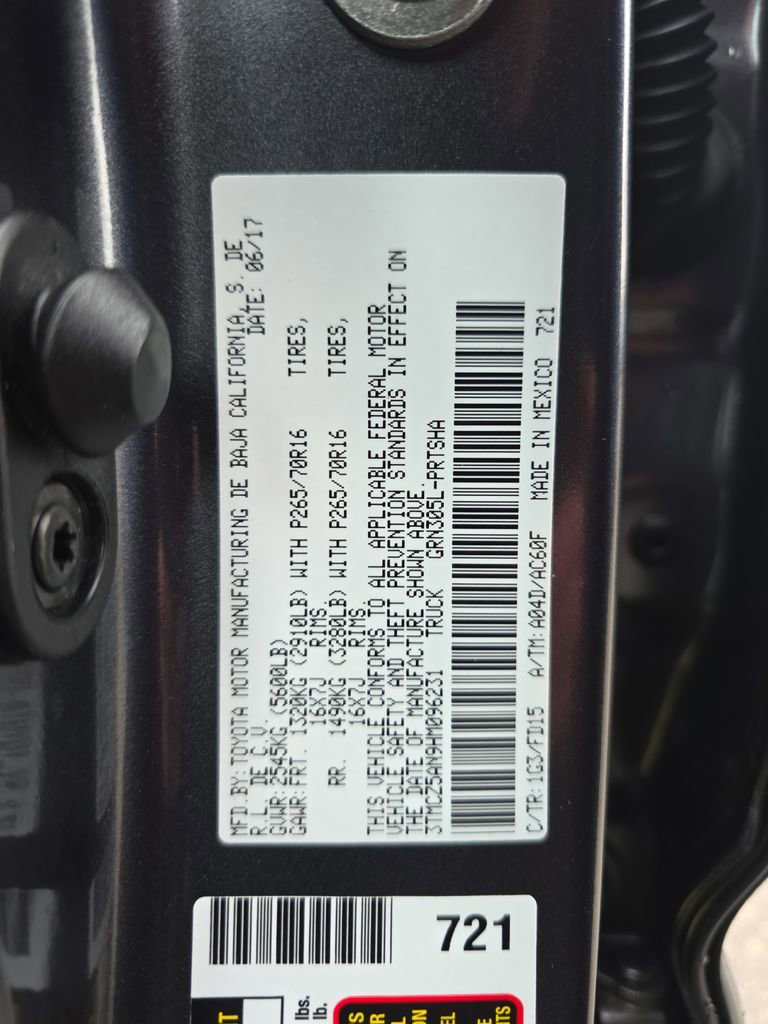 Used 2017 Toyota Tacoma TRD Off-Road image 30