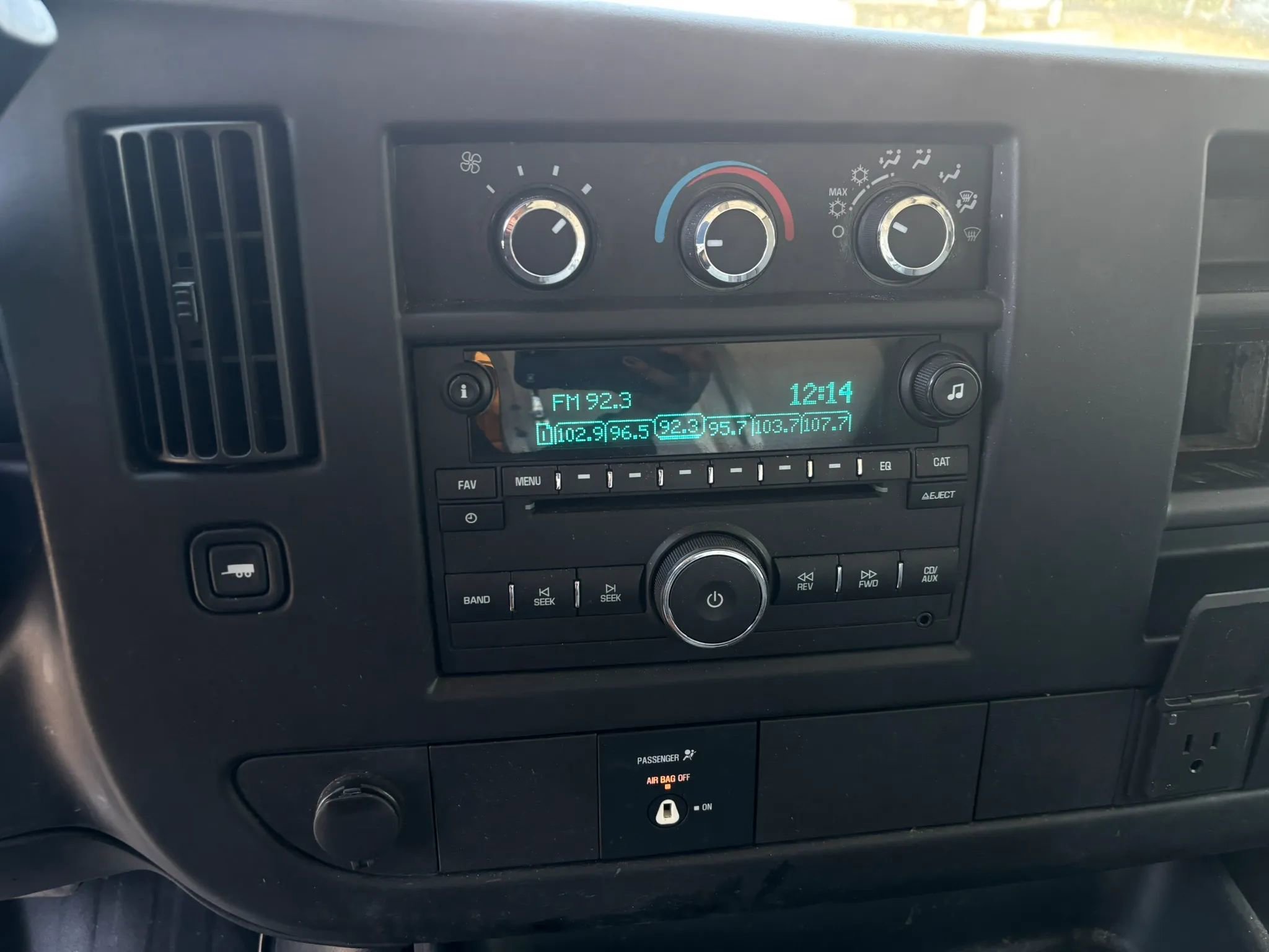 Used 2016 Chevrolet Express 3500 RWD image 15