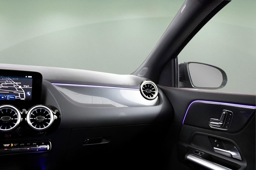 Used 2025 Mercedes-Benz GLA 250 image 35