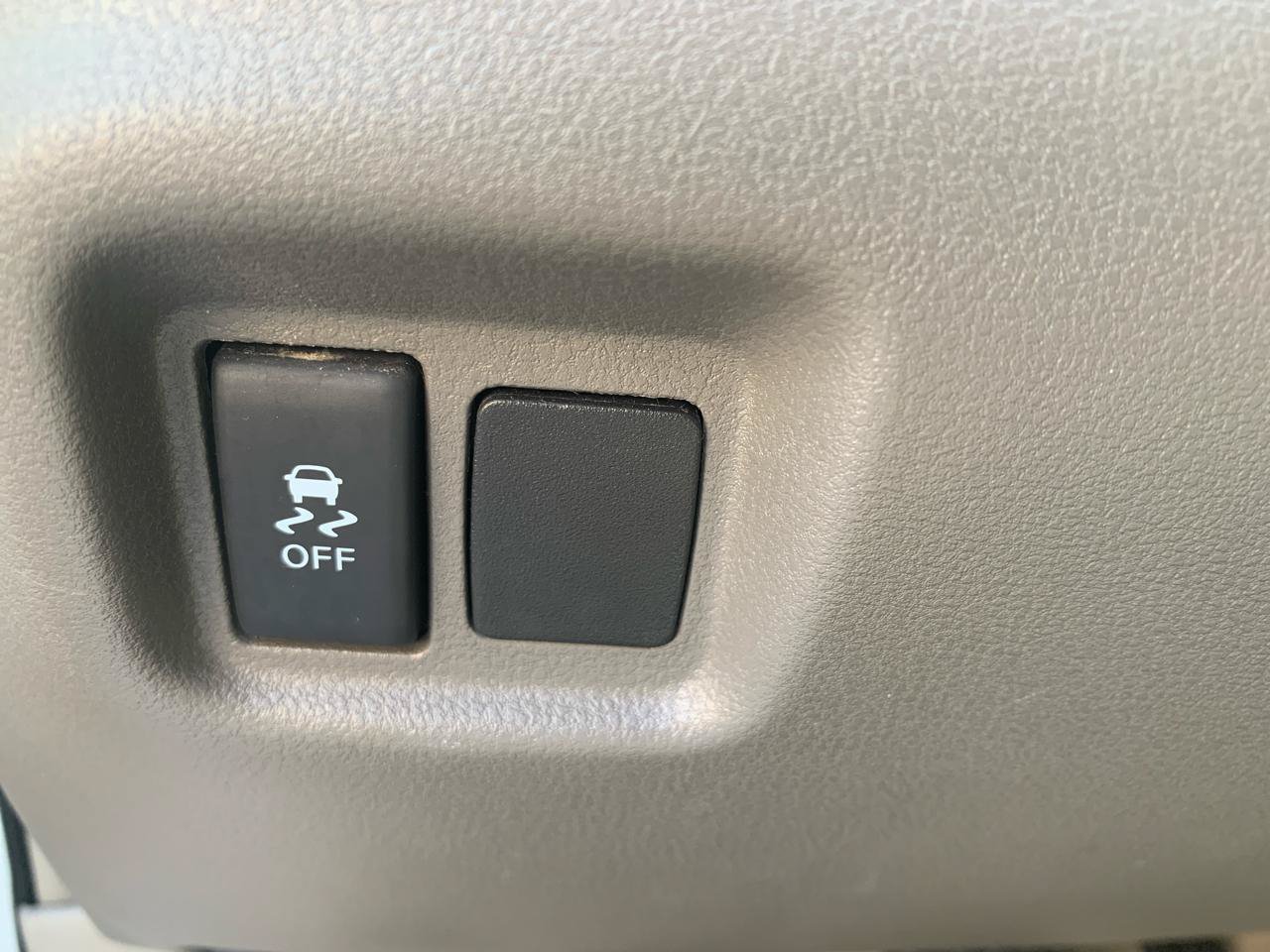 Used 2014 Nissan Versa SV w/ Convenience Package FWD image 18