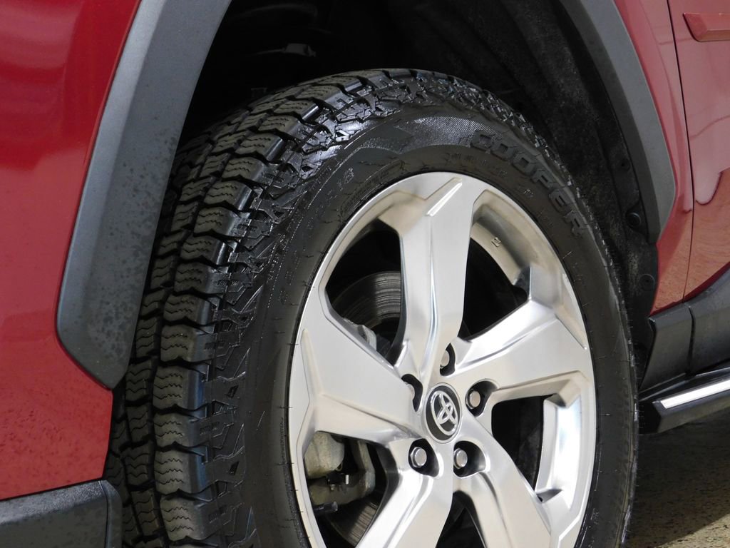 Used 2020 Toyota RAV4 Limited w/ Carpet Mat Package image 23