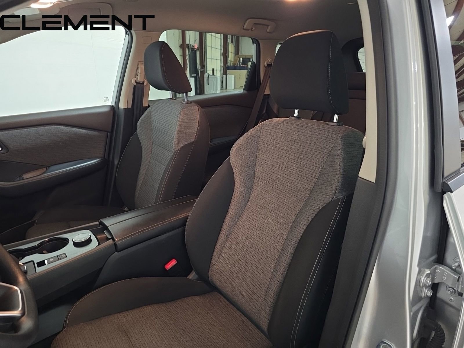 Used 2022 Nissan Rogue SV image 32