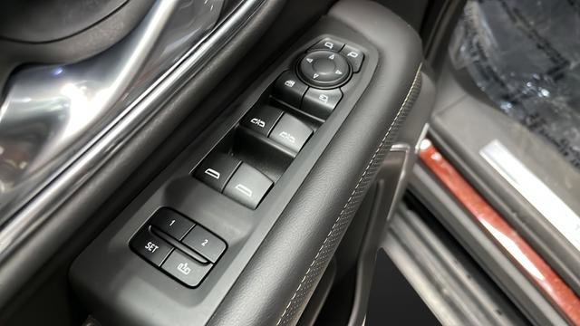 Used 2022 GMC Yukon XL SLT w/ SLT Premium Package AWD/4WD image 22