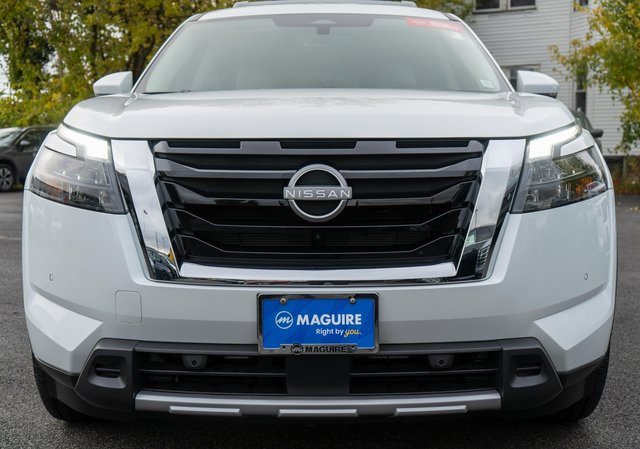 Certified 2025 Nissan Pathfinder SL image 3