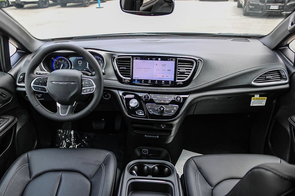 New 2027 Chrysler Pacifica Select FWD image 13