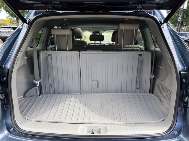 Used 2019 Toyota Highlander XLE AWD/4WD image 10