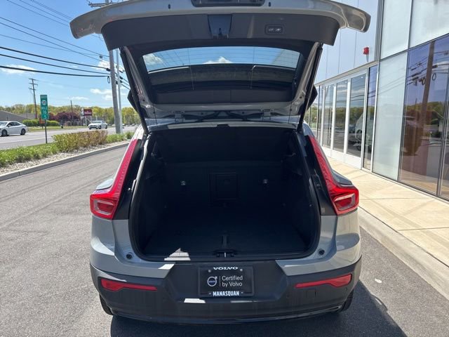 Certified 2025 Volvo XC40 B5 Plus AWD/4WD image 11