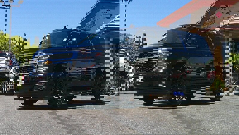 Used 2019 Chevrolet Suburban LT w/ Luxury Package image 1