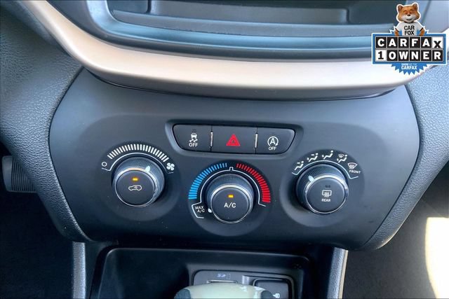 Used 2018 Jeep Cherokee Latitude w/ Altitude Package FWD image 29
