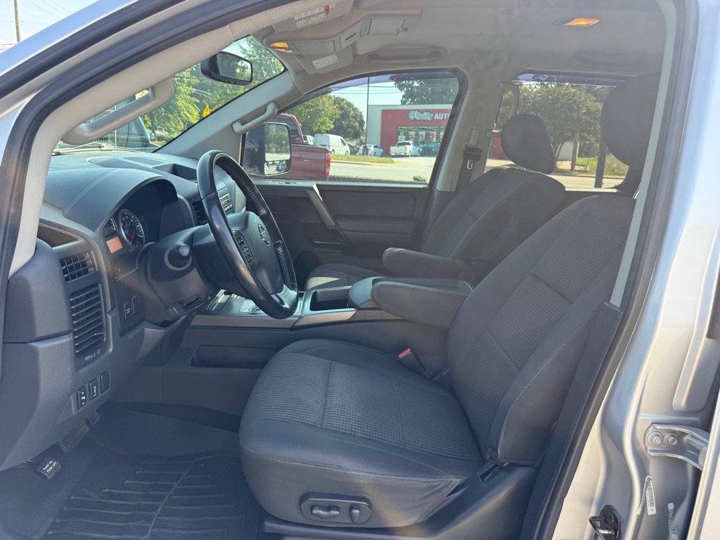 Used 2012 Nissan Titan SV w/ SV Premium Utility Pkg AWD/4WD image 9