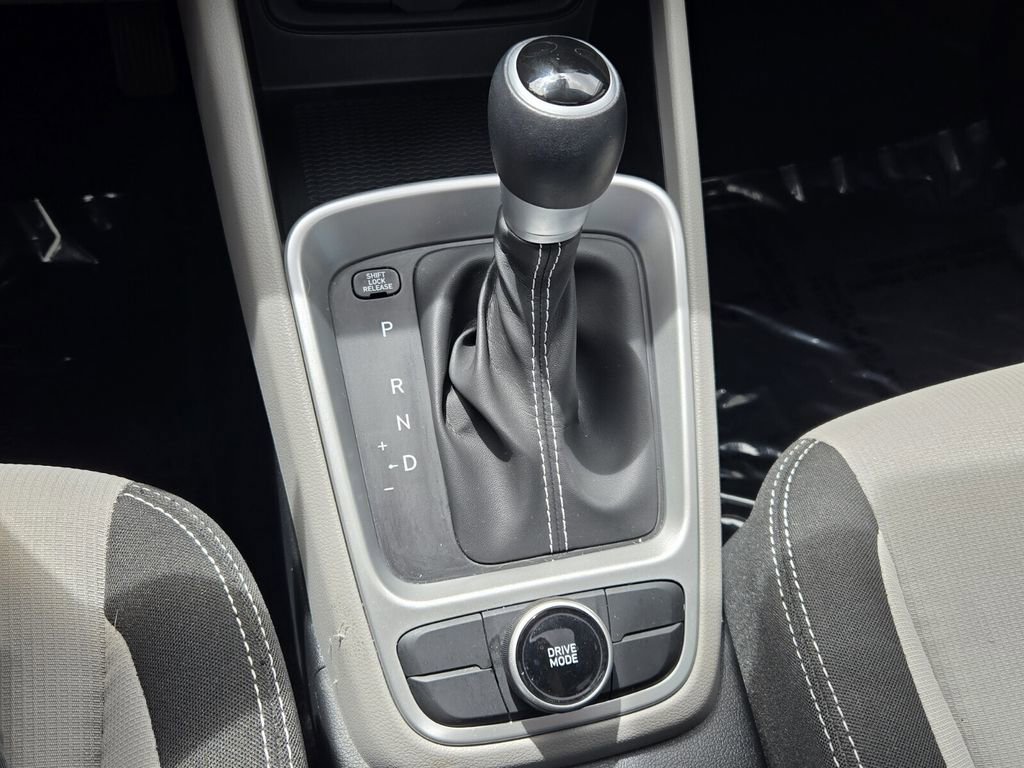 Certified 2024 Hyundai Venue SEL FWD image 18