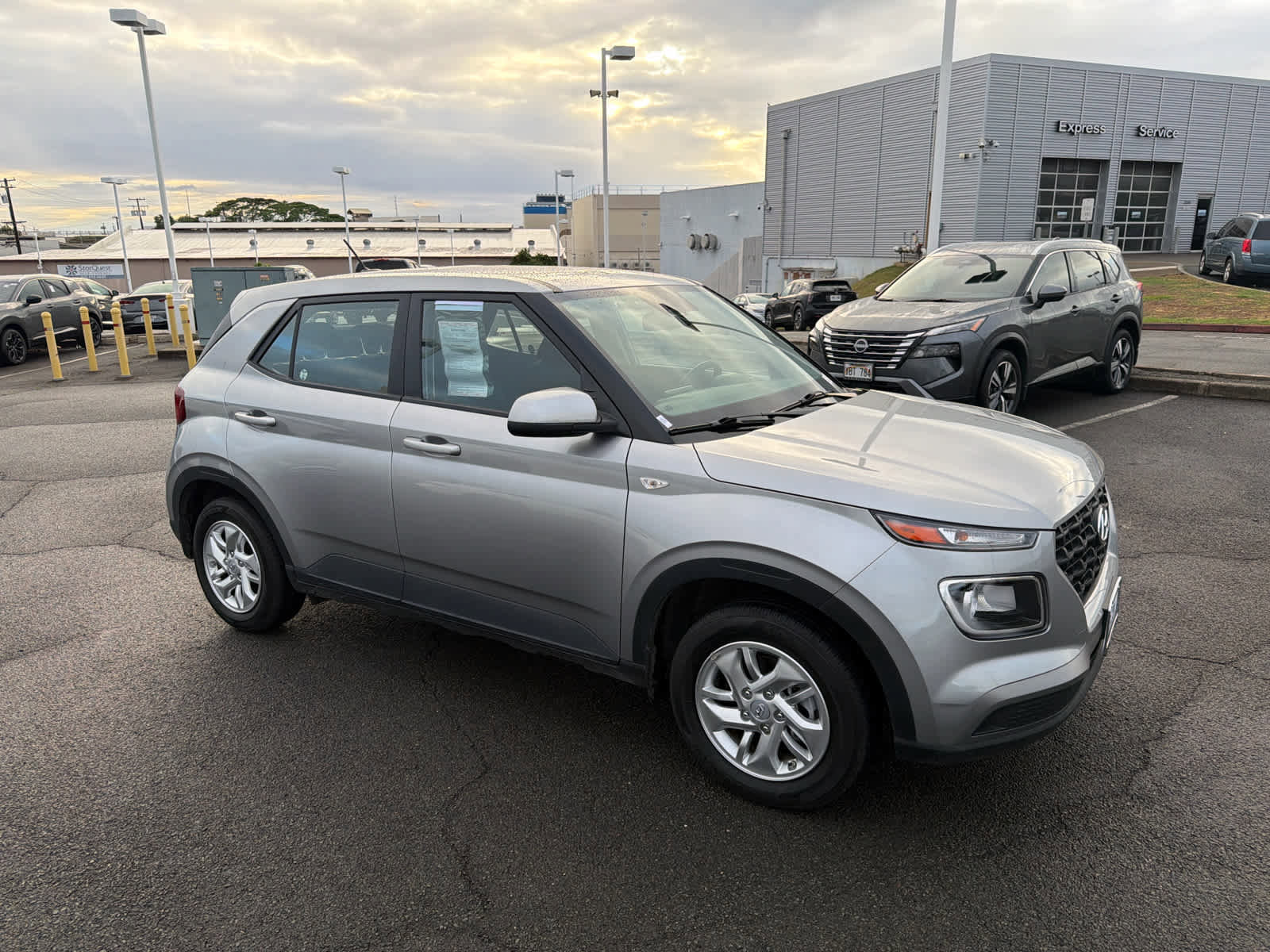 Used 2024 Hyundai Venue SE image 2