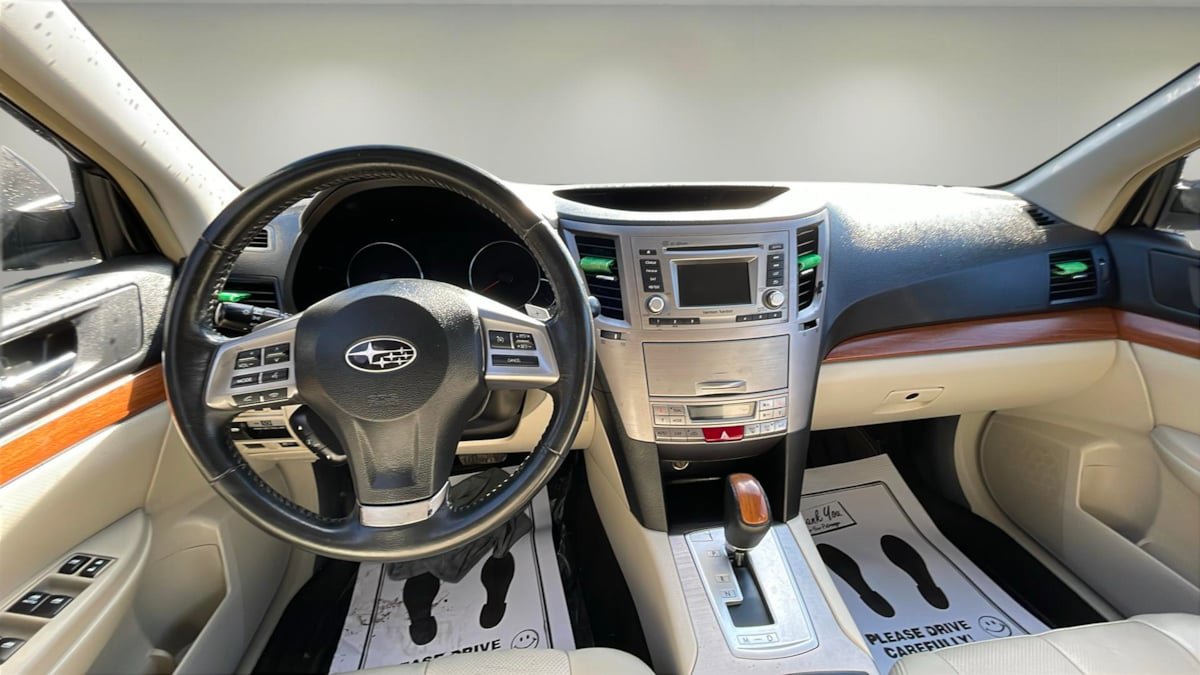 Used 2013 Subaru Outback 2.5i Limited AWD/4WD image 9