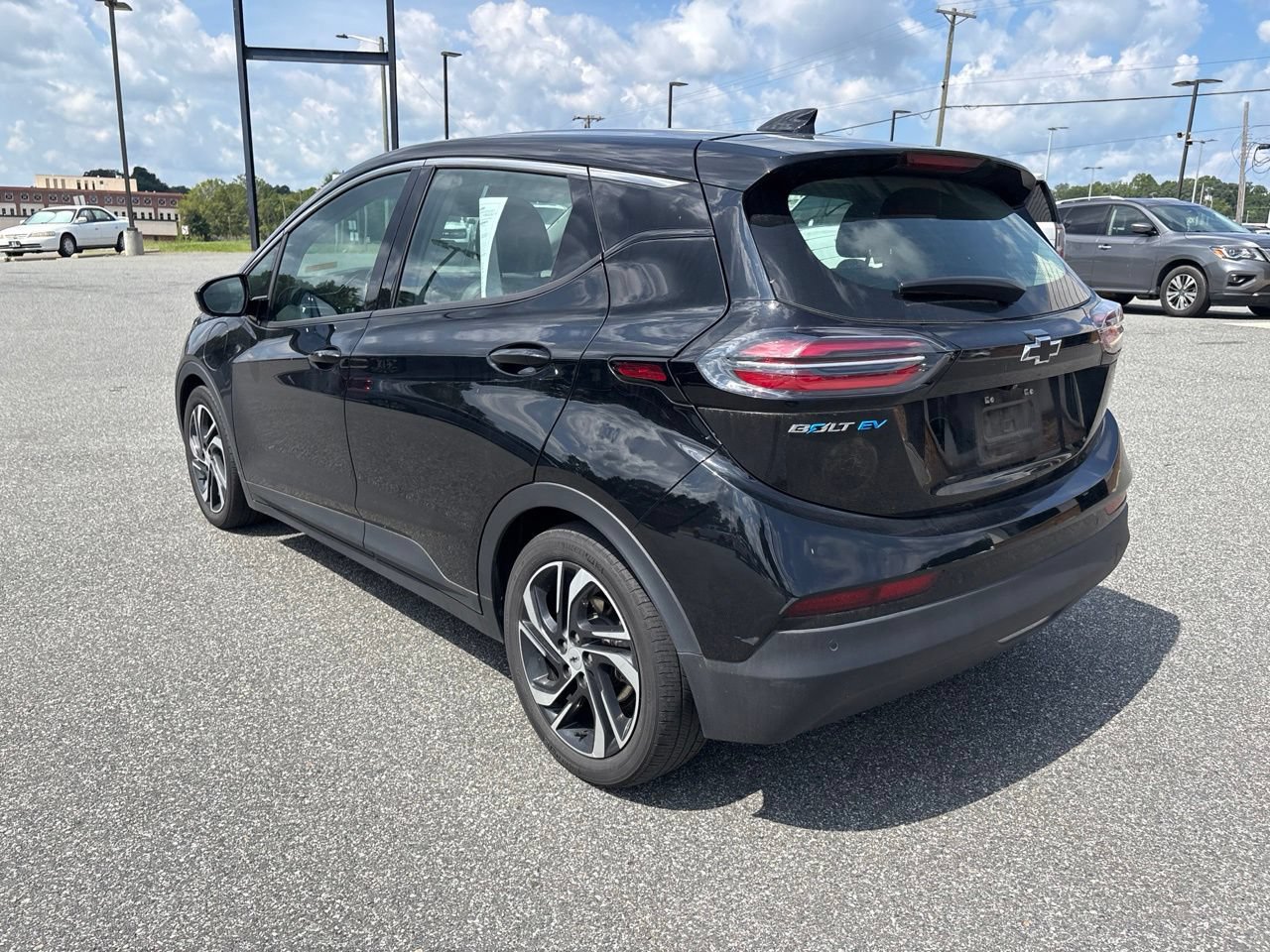 Used 2022 Chevrolet Bolt LT w/ Infotainment Package FWD image 5