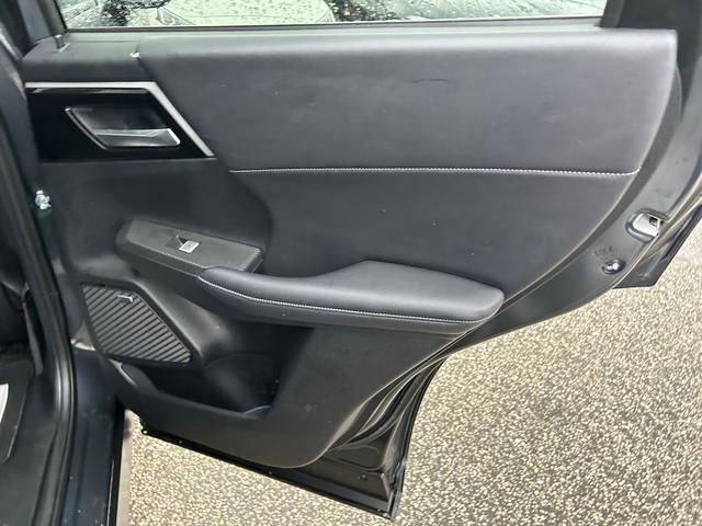 Used 2025 Mitsubishi Outlander SE image 27