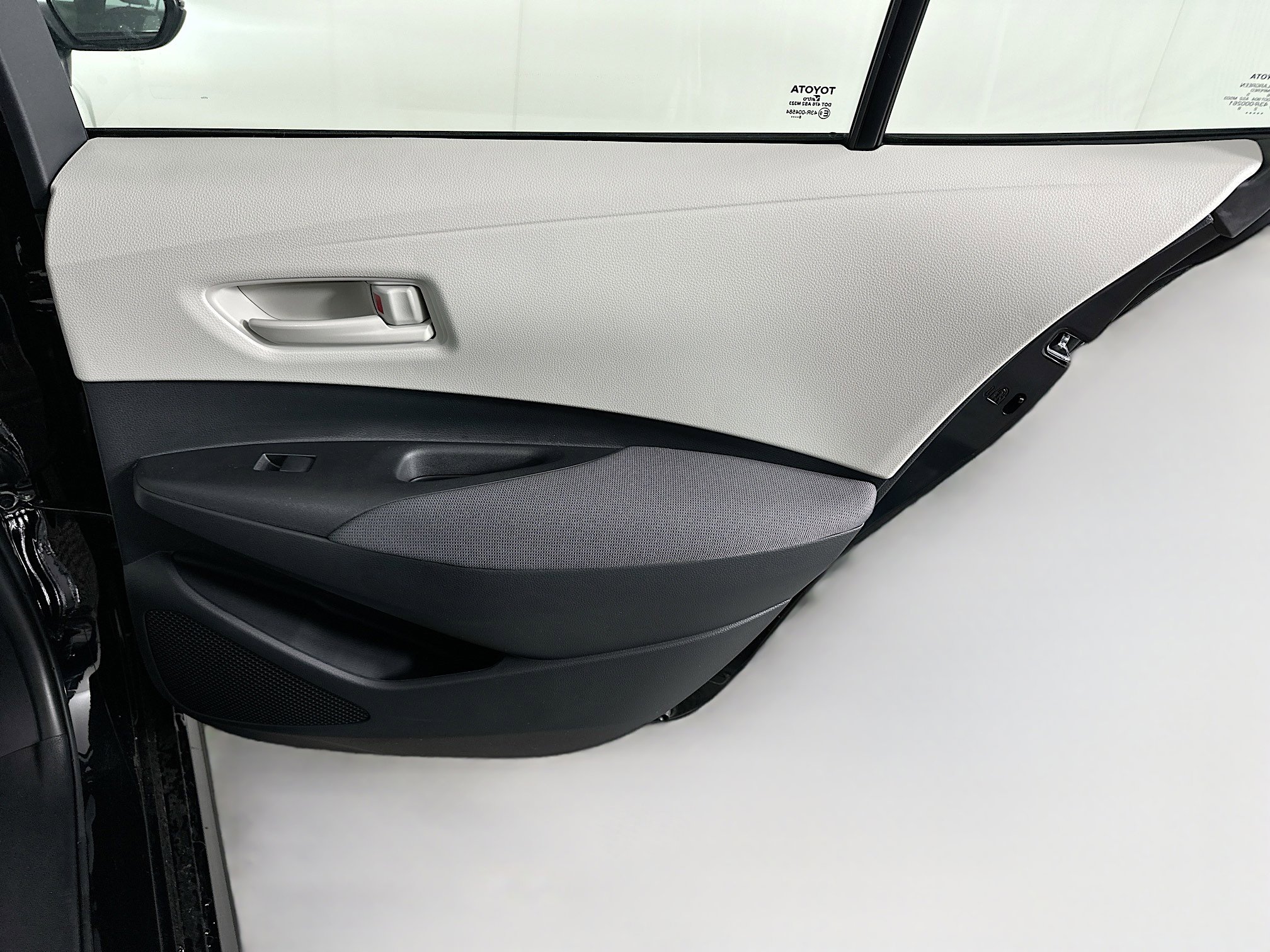 Used 2026 Toyota Corolla LE w/ LE Premium Package image 29