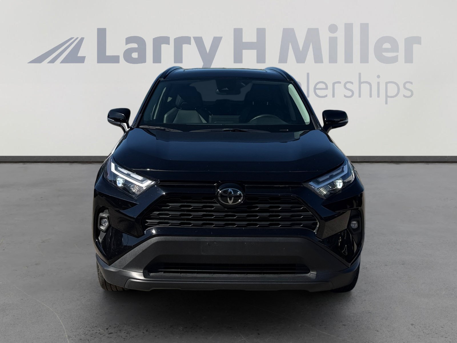 Used 2025 Toyota RAV4 XLE Premium FWD image 8