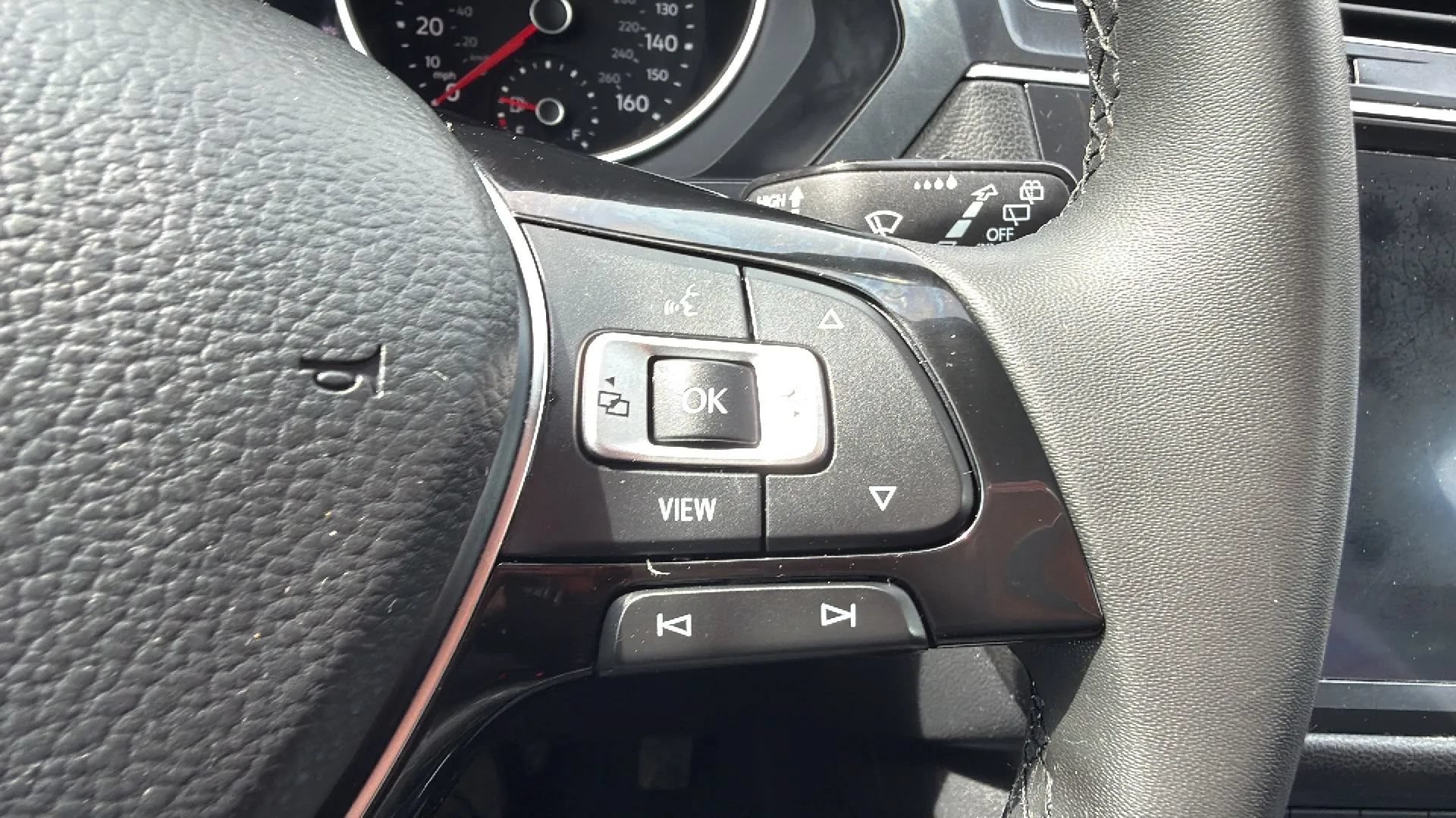 Used 2020 Volkswagen Tiguan SE AWD/4WD image 11