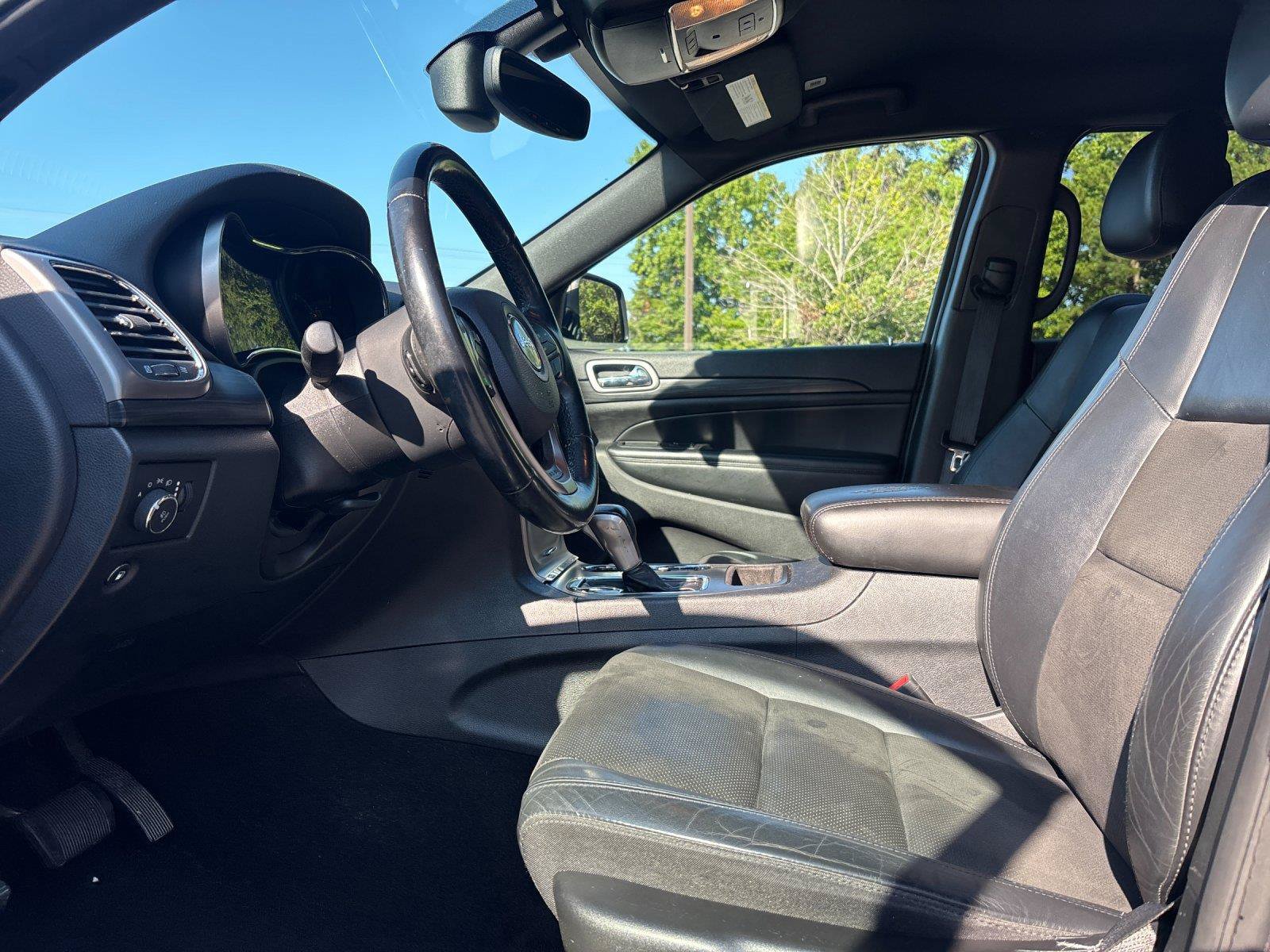 Used 2020 Jeep Grand Cherokee Altitude AWD/4WD image 15