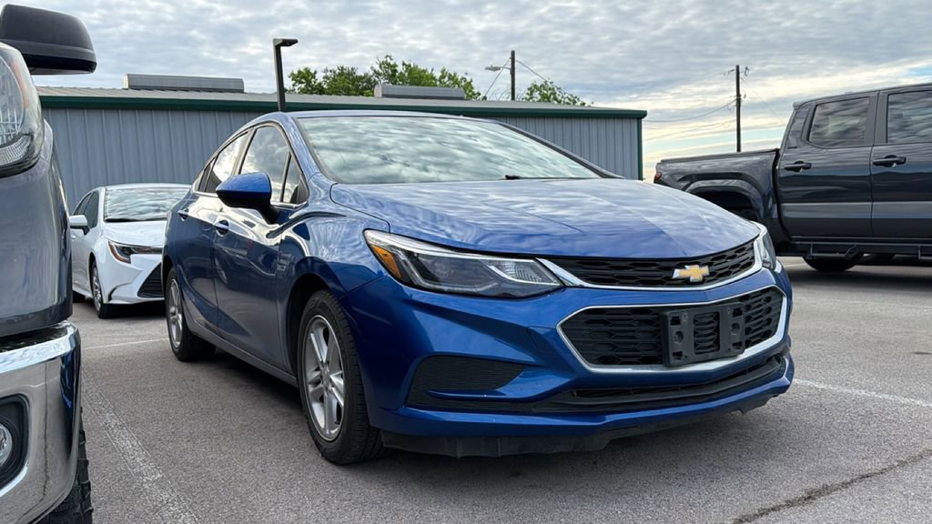 Used 2018 Chevrolet Cruze LT image 3