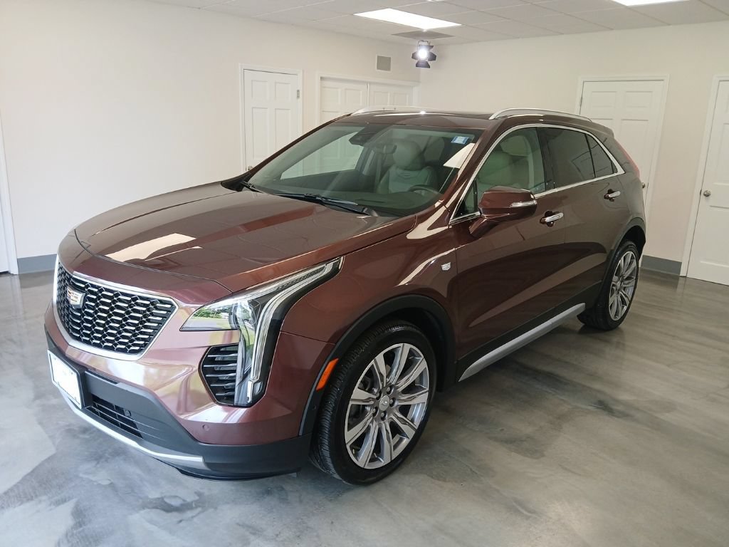 Used 2022 Cadillac XT4 Premium Luxury w/ Technology Package AWD/4WD image 4
