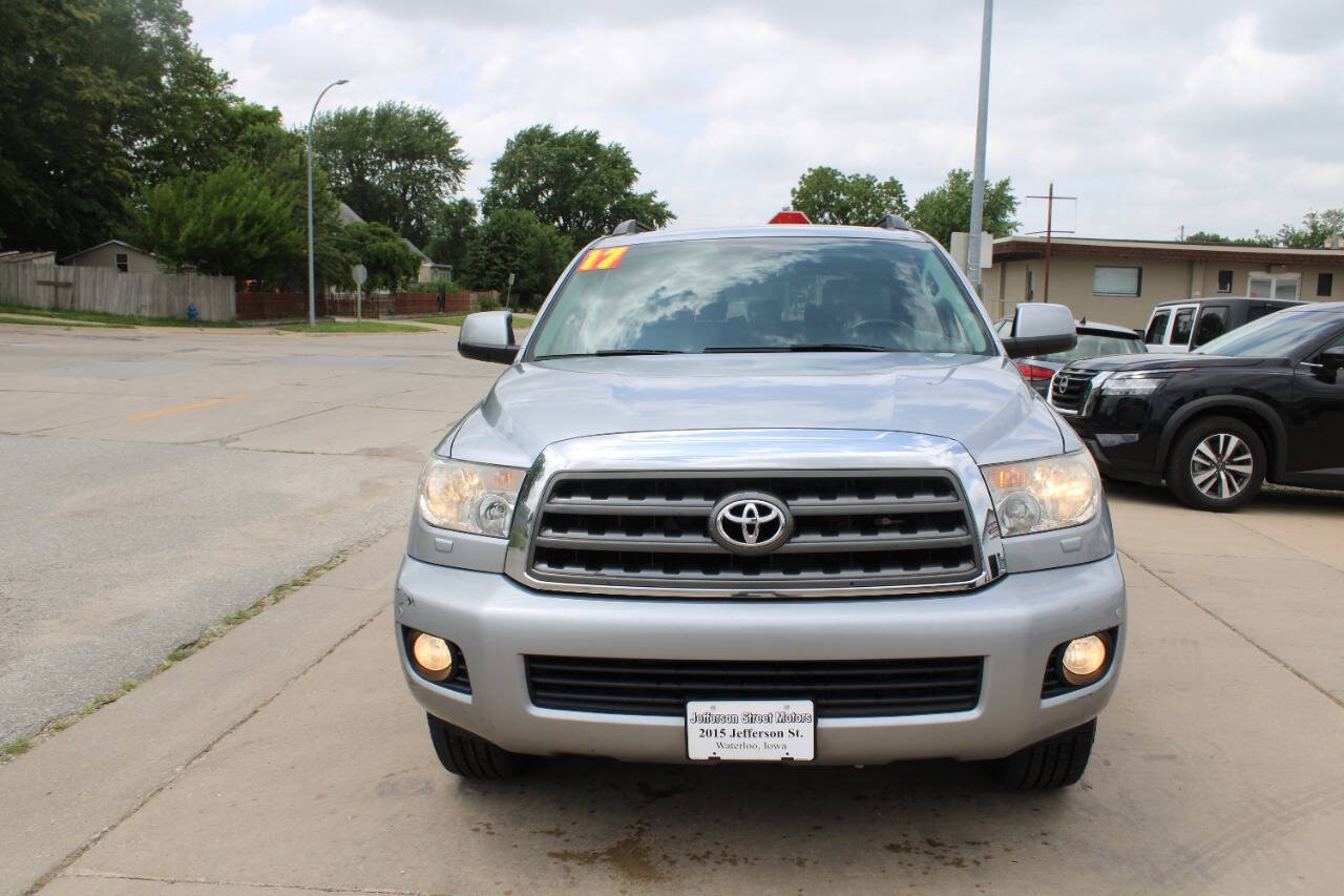 Used 2017 Toyota Sequoia SR5 AWD/4WD image 3