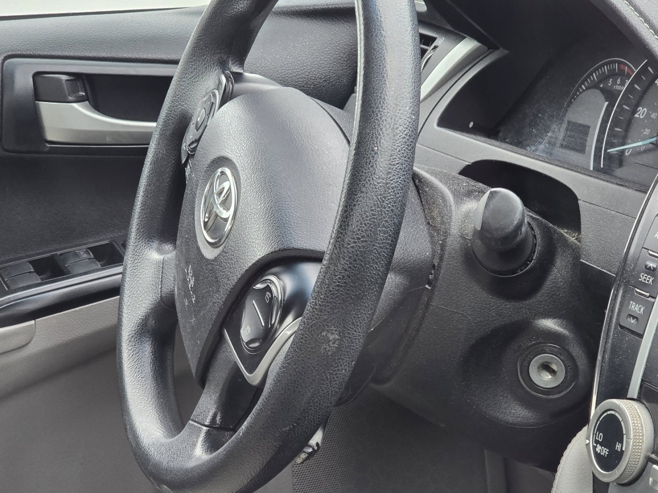 Used 2014 Toyota Camry LE image 16