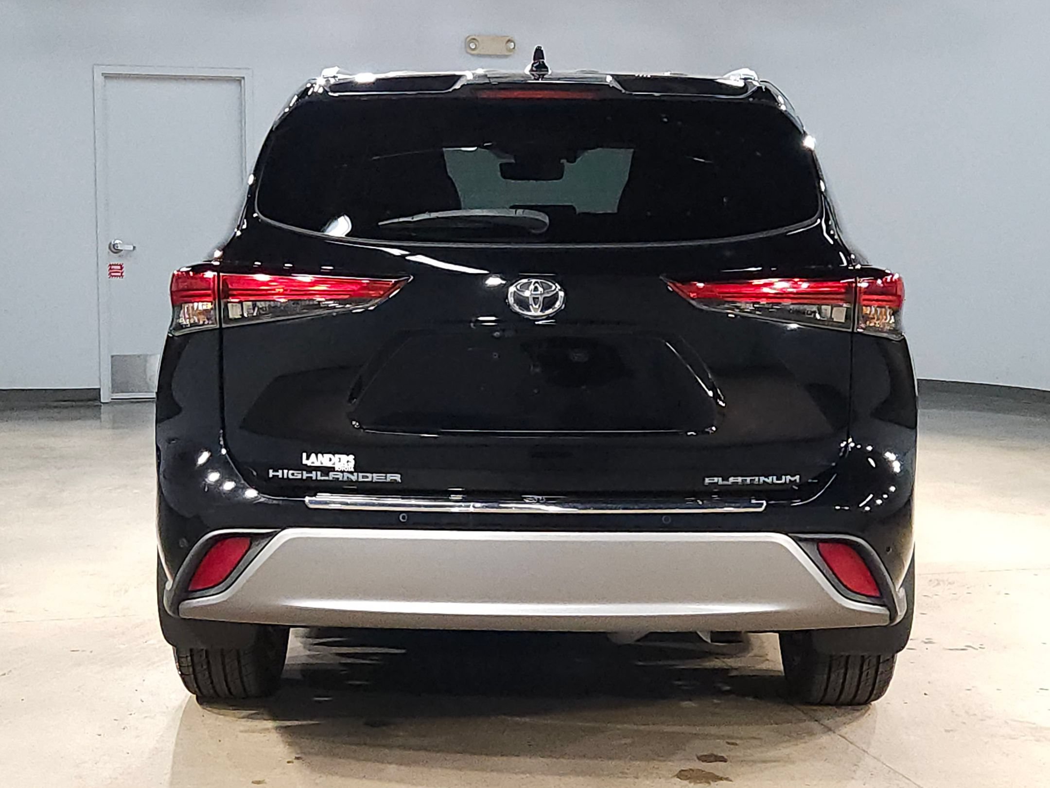 Used 2023 Toyota Highlander Platinum FWD image 6