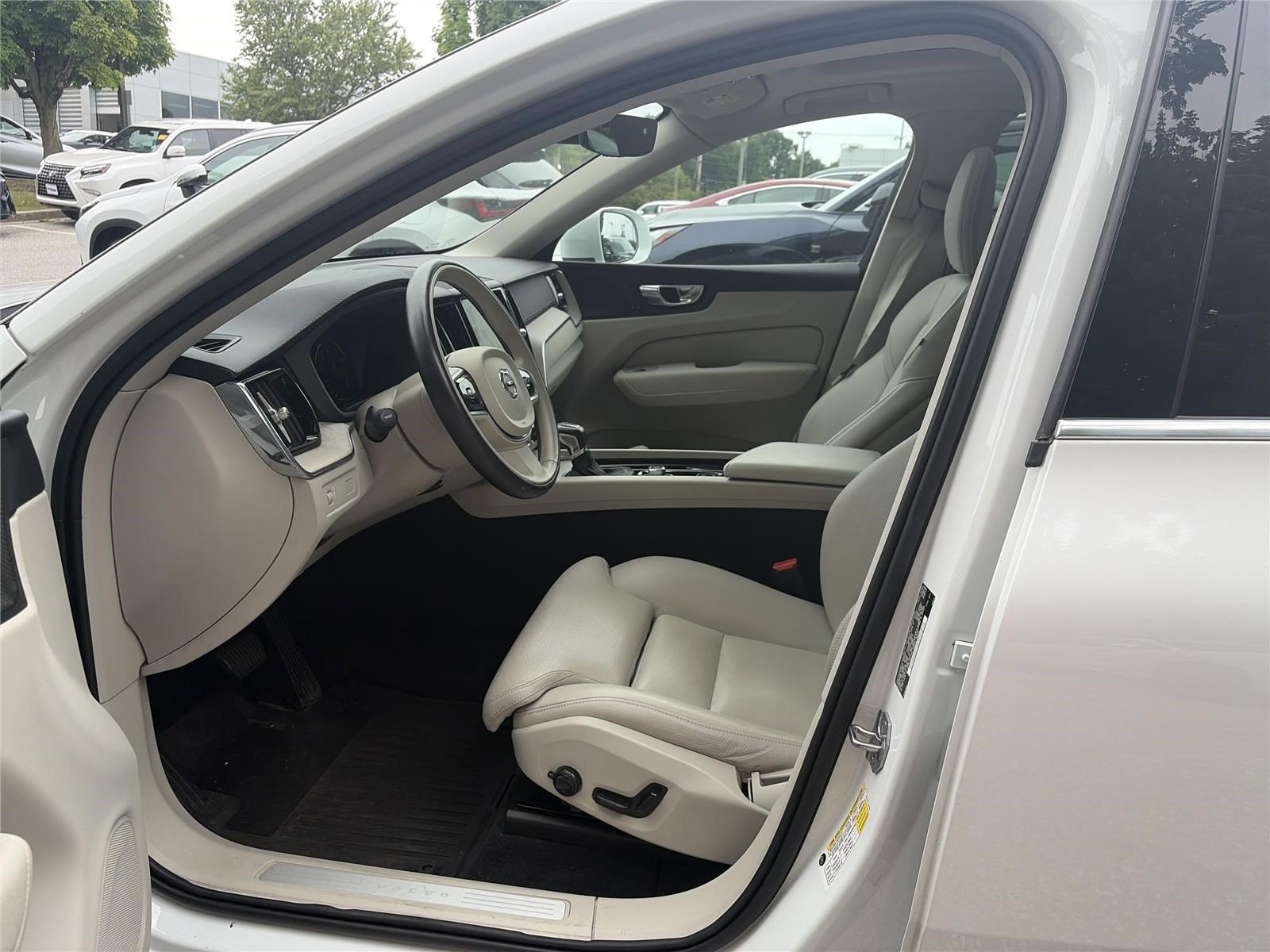 Used 2020 Volvo XC60 T6 Inscription AWD/4WD image 12
