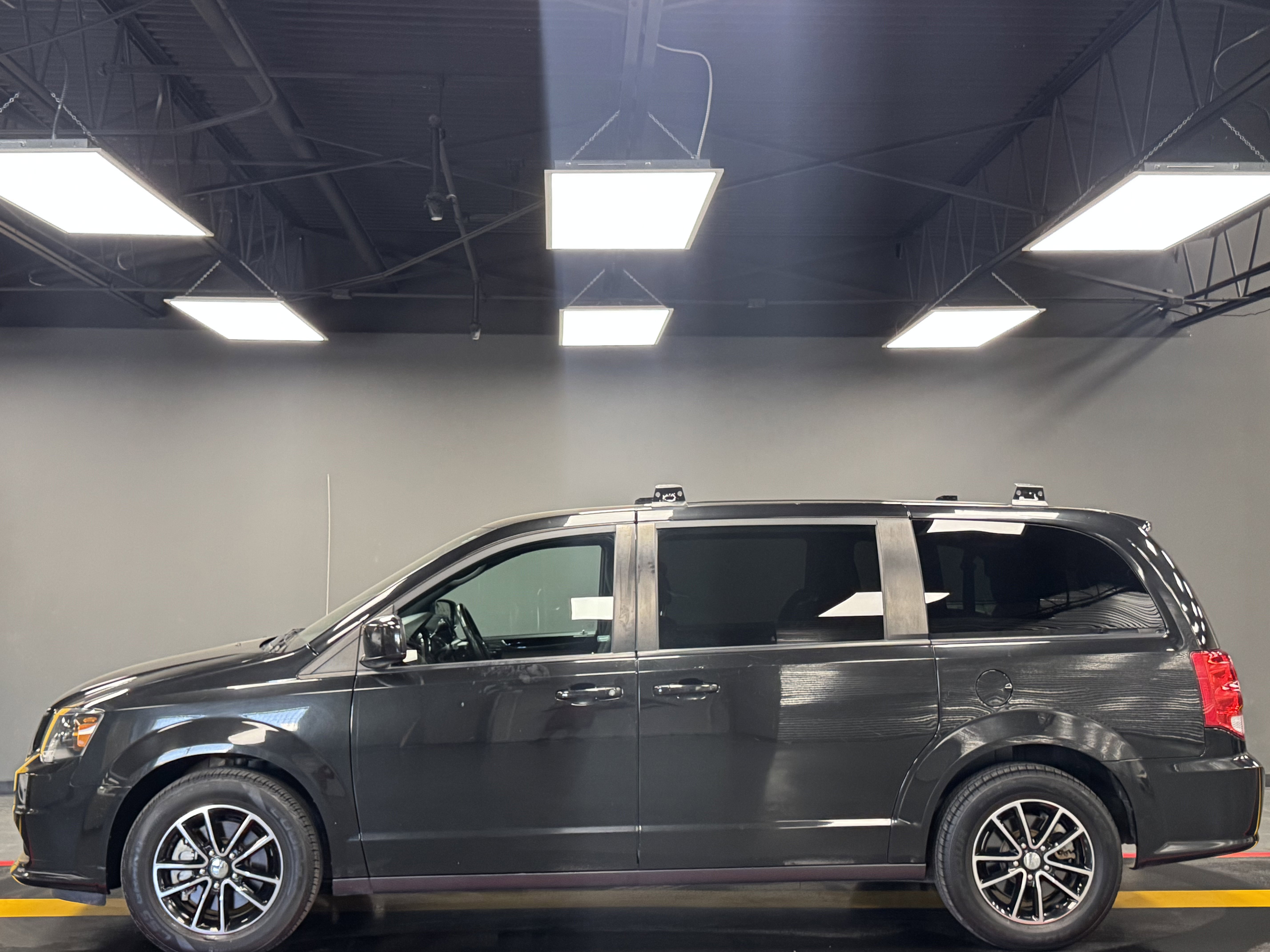 Used 2018 Dodge Grand Caravan SXT w/ Driver Convenience Group image 3