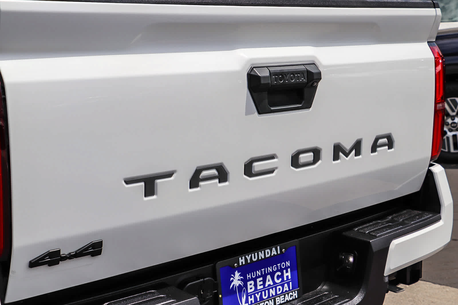Used 2025 Toyota Tacoma SR5 AWD/4WD image 10