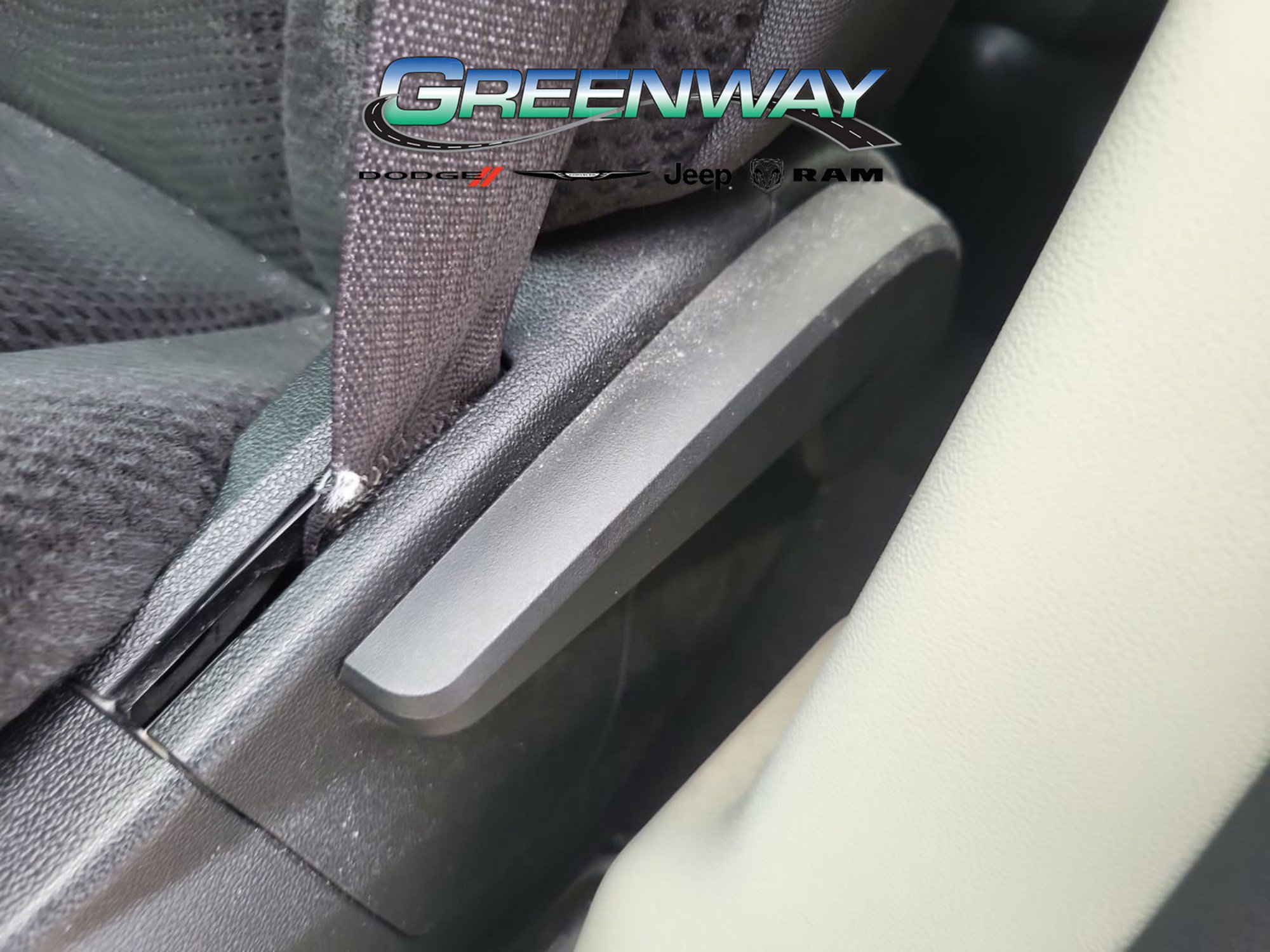 Used 2019 Dodge Grand Caravan SE FWD image 16