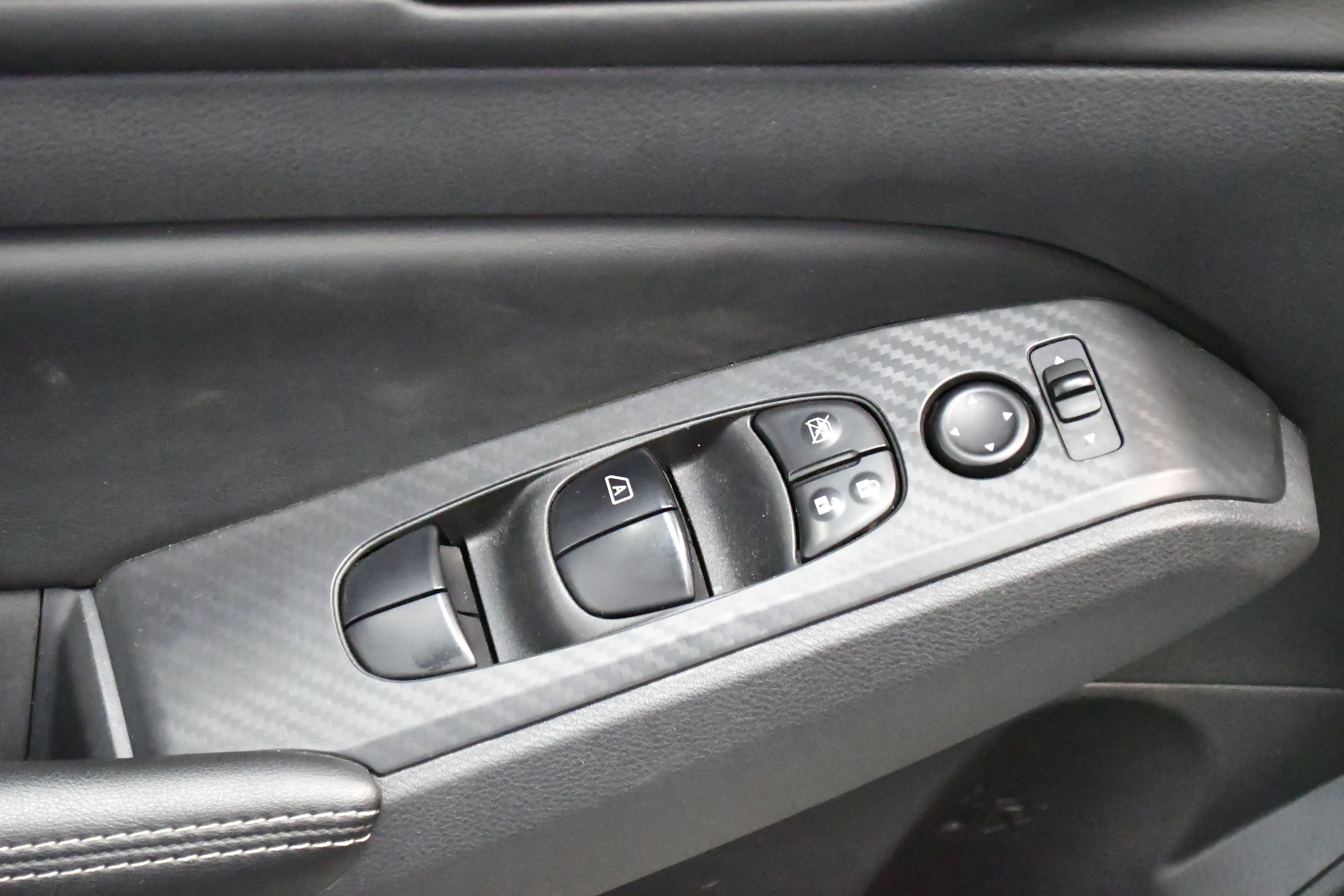 Used 2025 Nissan Altima 2.5 SV FWD image 15