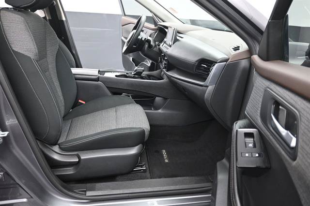 Used 2021 Nissan Rogue SV FWD image 18