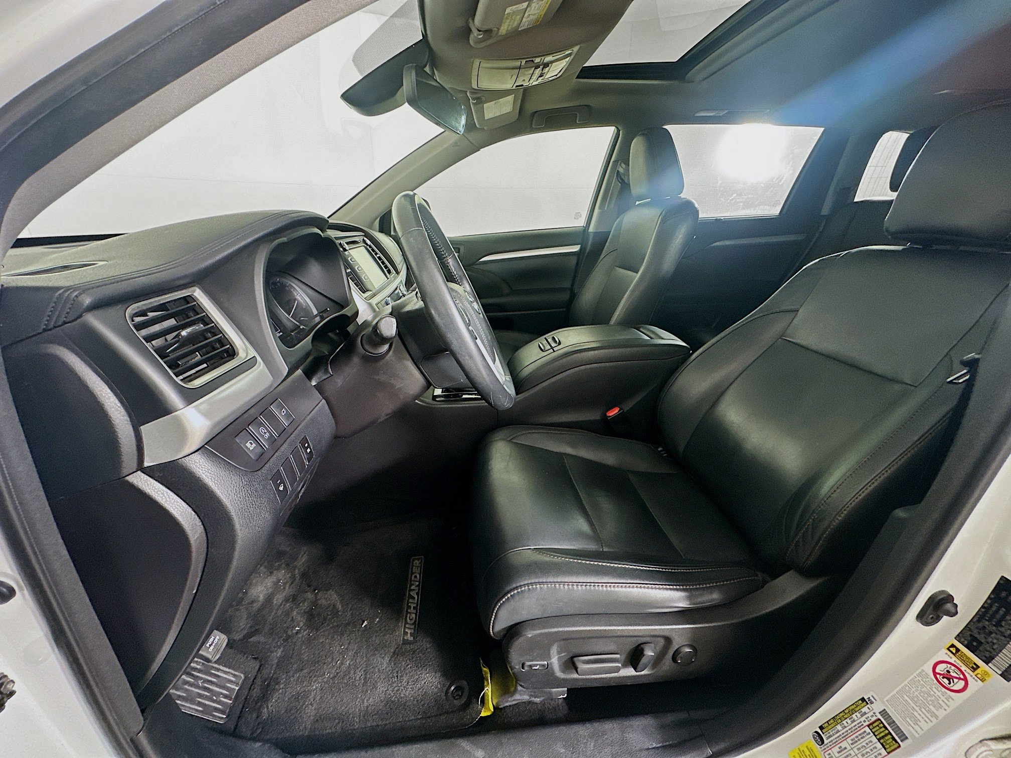 Used 2018 Toyota Highlander XLE FWD image 13