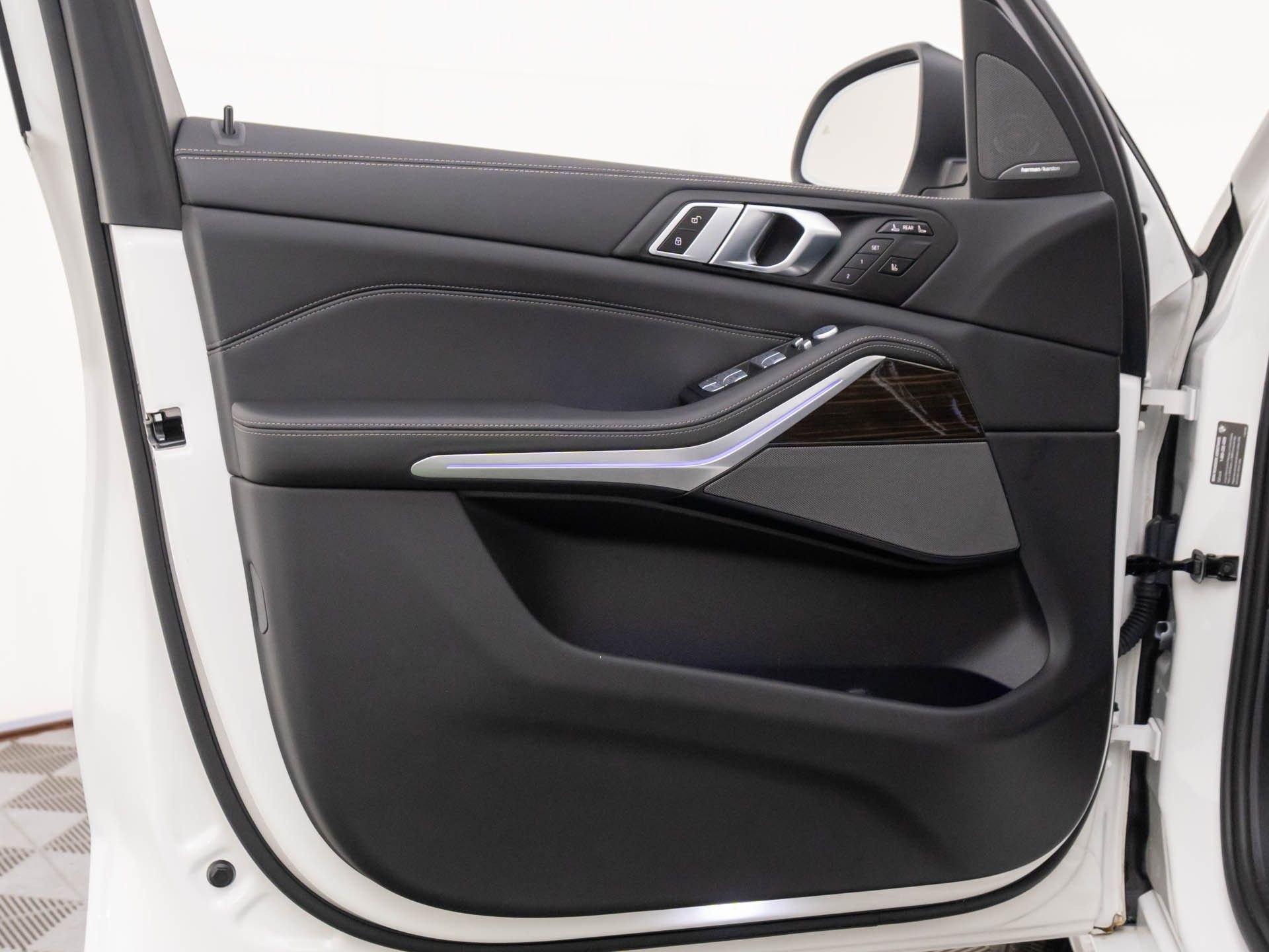 Used 2025 BMW X7 xDrive40i image 12