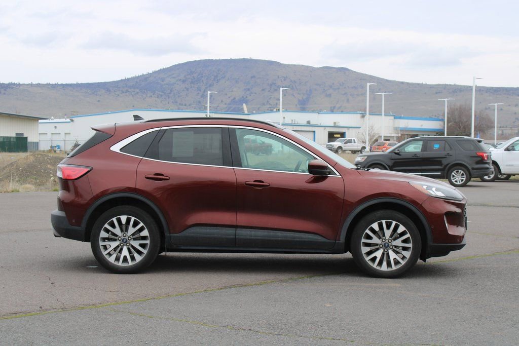 Used 2021 Ford Escape Titanium w/ Class II Trailer Tow Package image 7