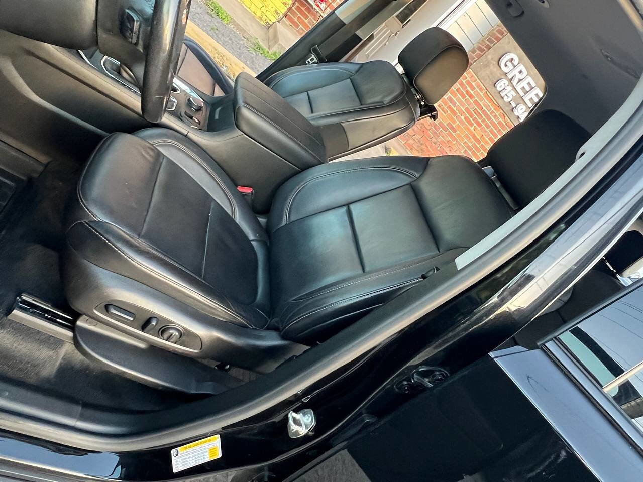 Used 2019 Chevrolet Traverse RS w/ LPO, Floor Liner Package FWD image 11
