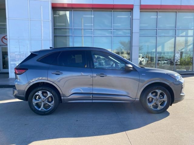 Used 2023 Ford Escape ST-Line image 2