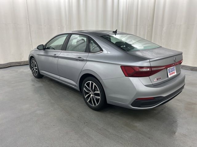 Used 2025 Volkswagen Jetta SE w/ Sunroof Package image 4