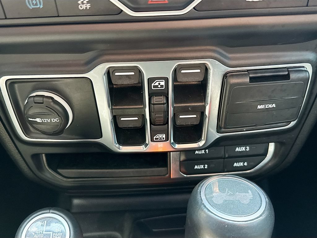 Used 2022 Jeep Wrangler Unlimited Sahara w/ Cold Weather Group AWD/4WD image 25