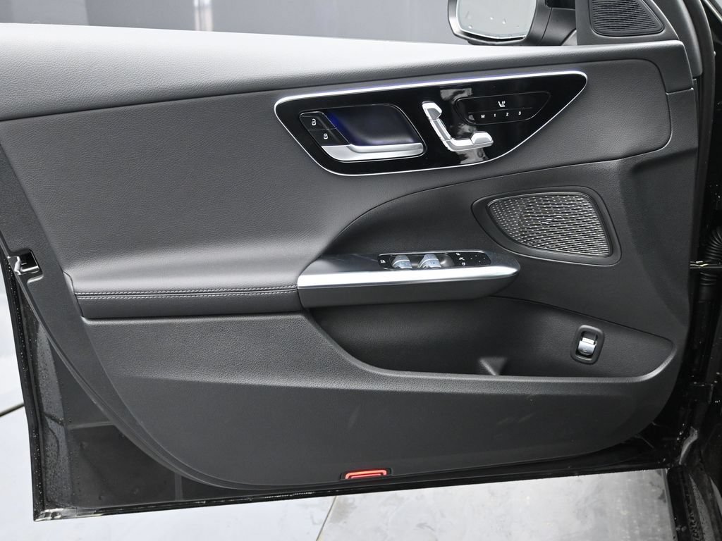 Used 2025 Mercedes-Benz C 300 4MATIC Sedan image 17