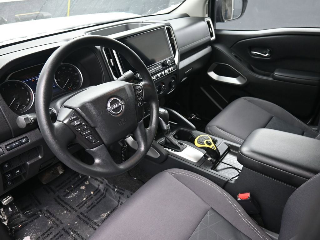 Used 2025 Nissan Frontier SV image 23
