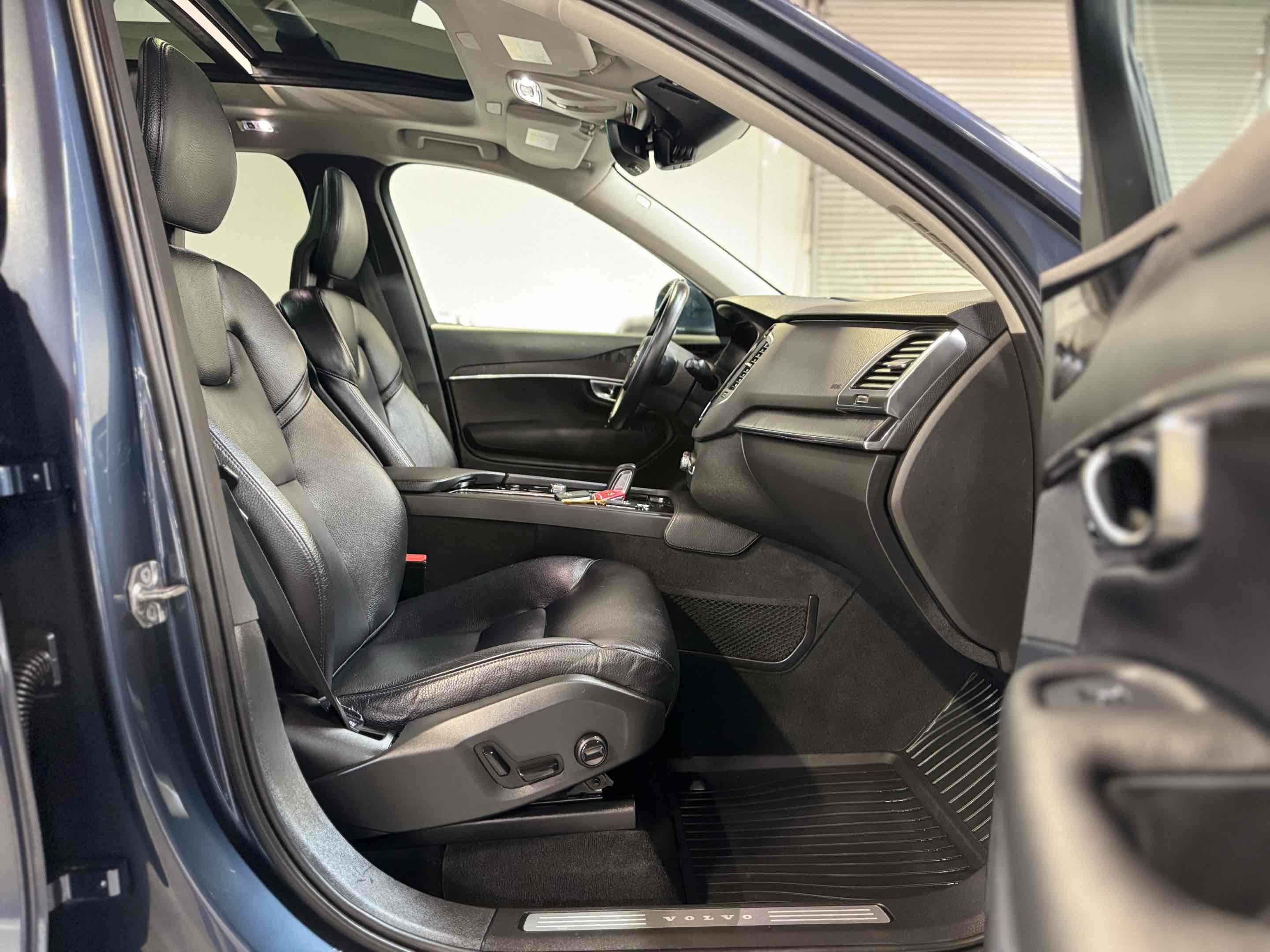 Used 2020 Volvo XC90 T8 Momentum w/ Protection Package Premier AWD/4WD image 20