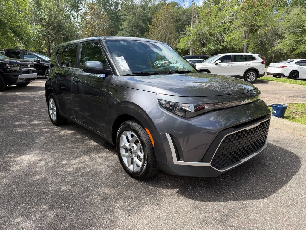 Used 2024 Kia Soul LX w/ Option Group 015 FWD video 1