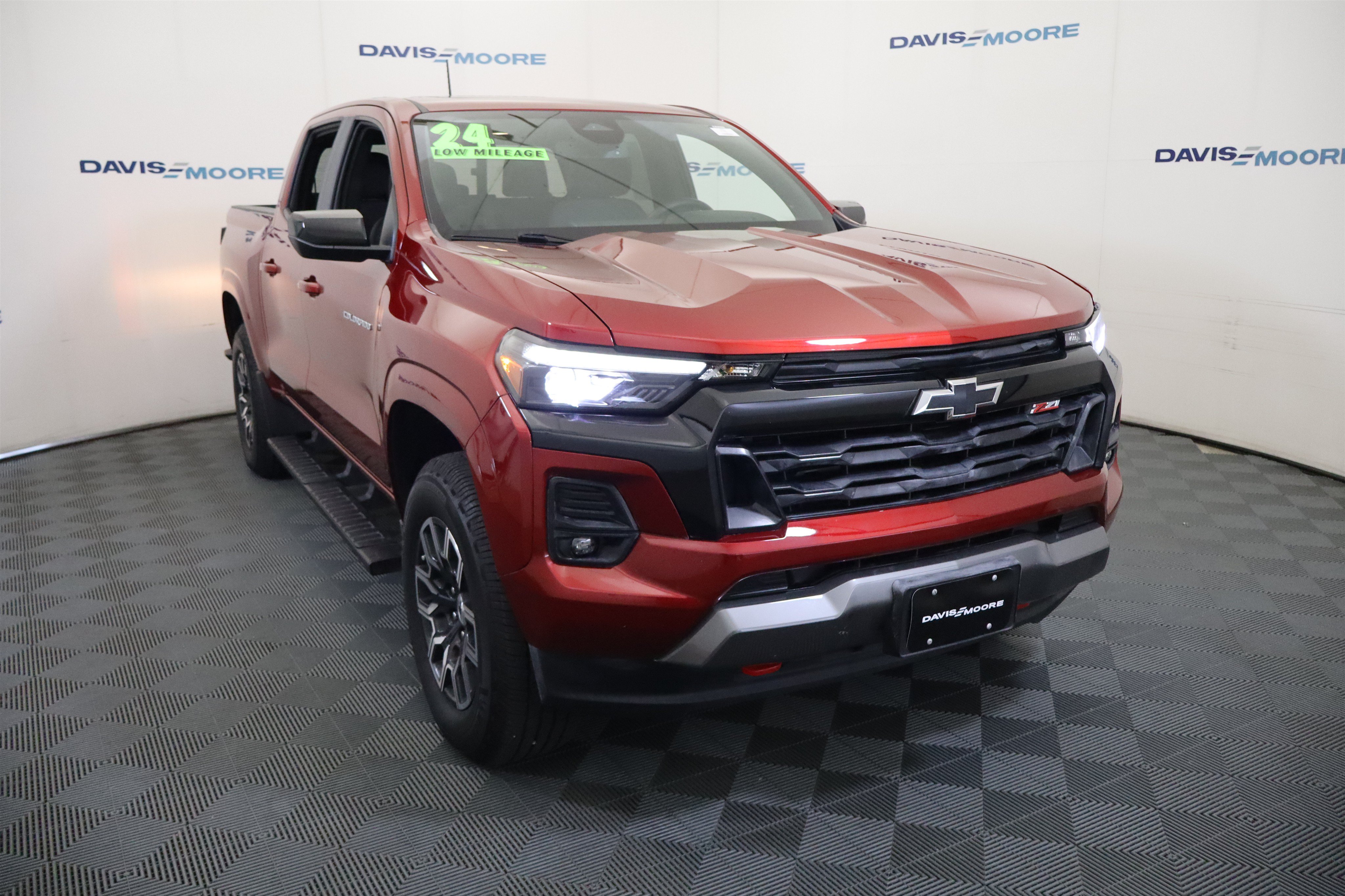 Used 2024 Chevrolet Colorado Z71 w/ Z71 Convenience Package 2 AWD/4WD image 3