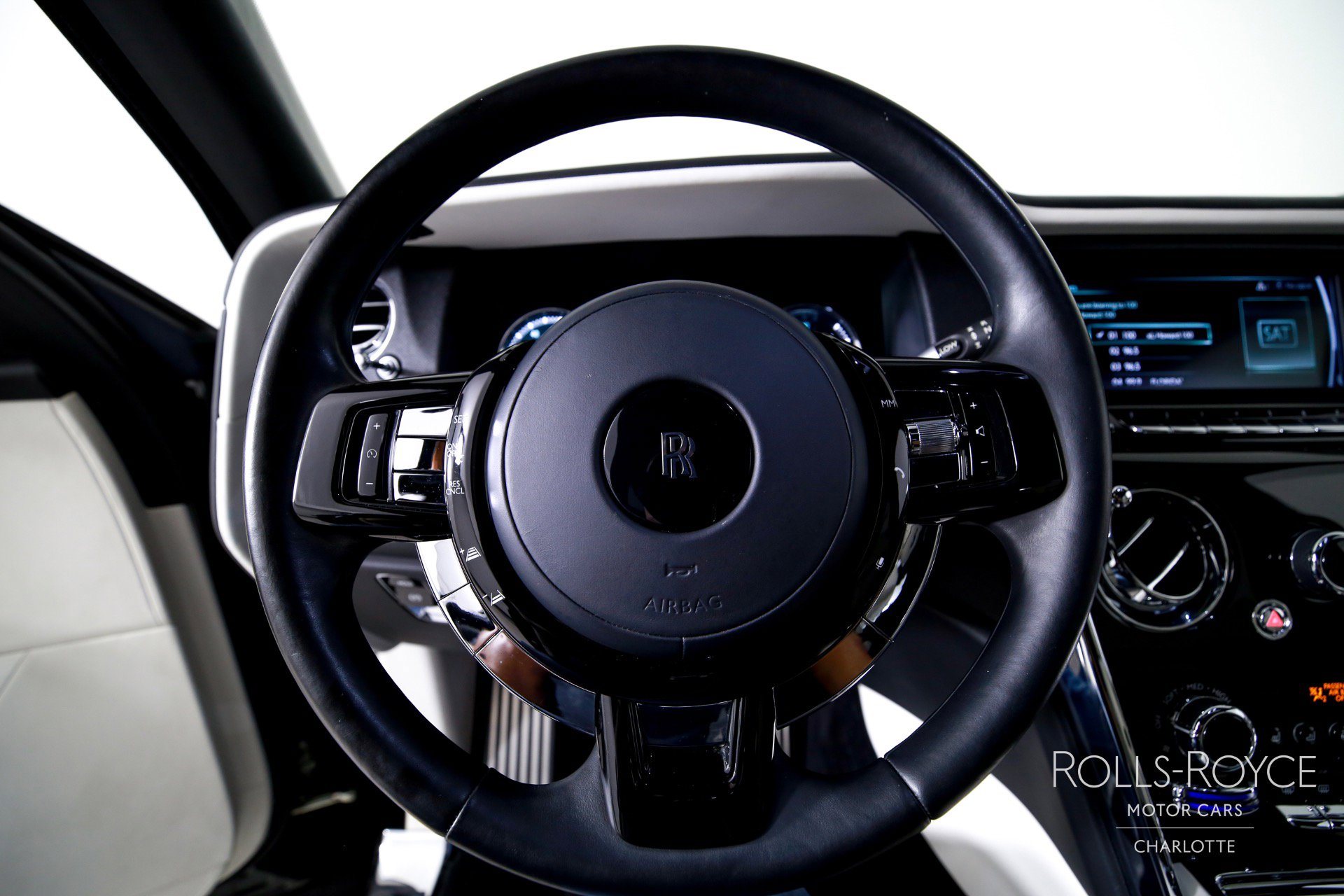 Used 2022 Rolls-Royce Cullinan image 14