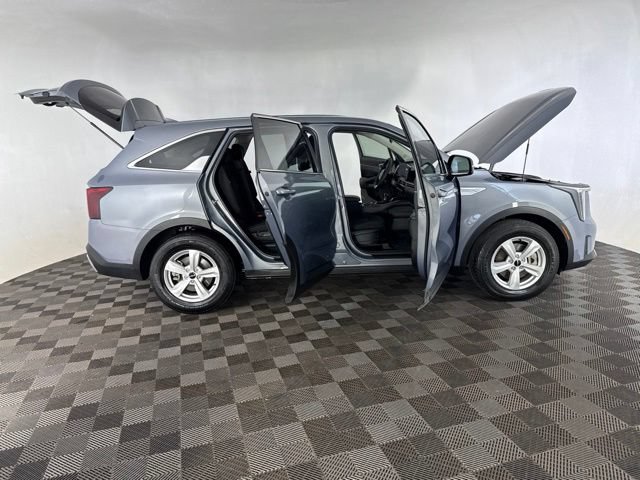 Certified 2024 Kia Sorento LX FWD image 15